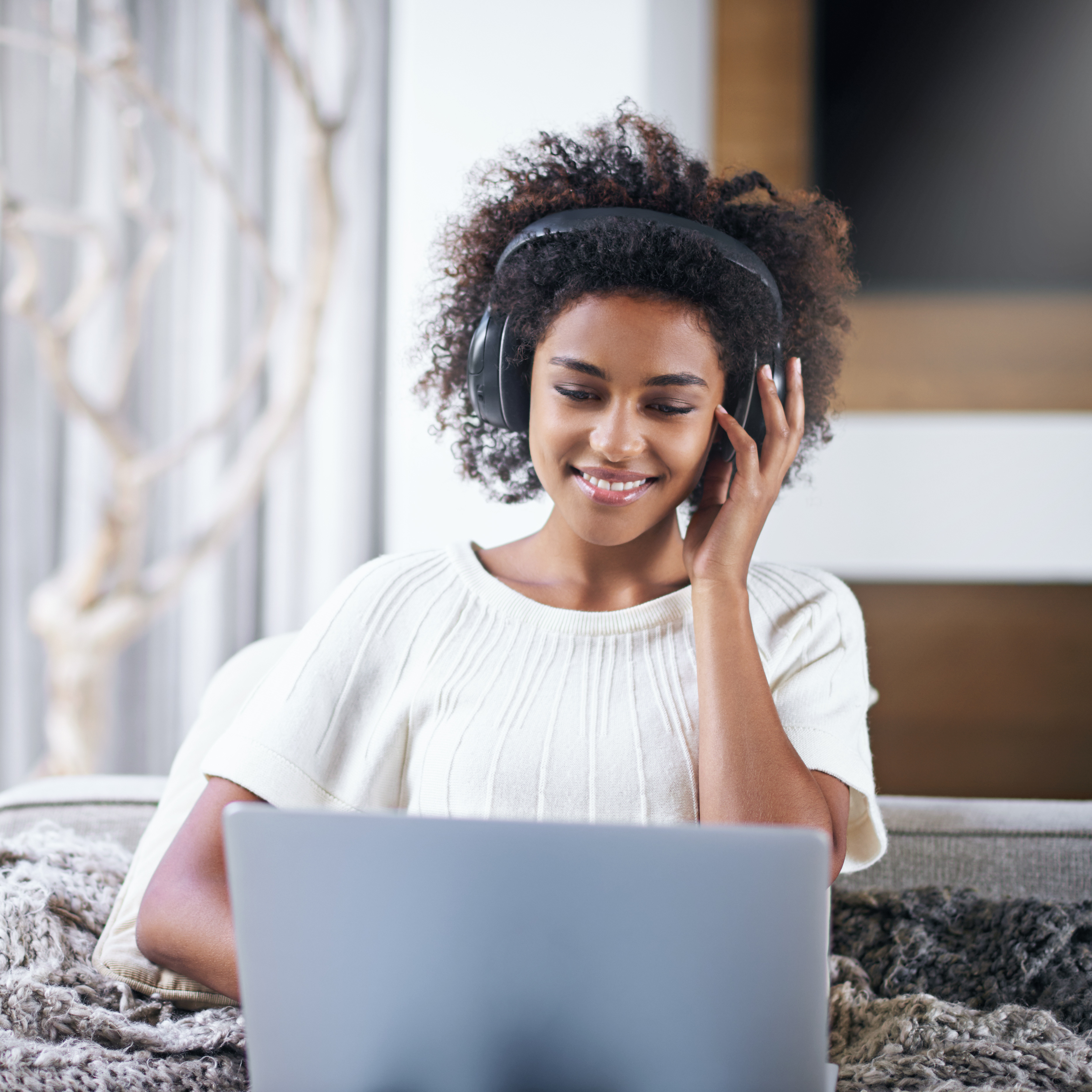 Online tutor with headphones